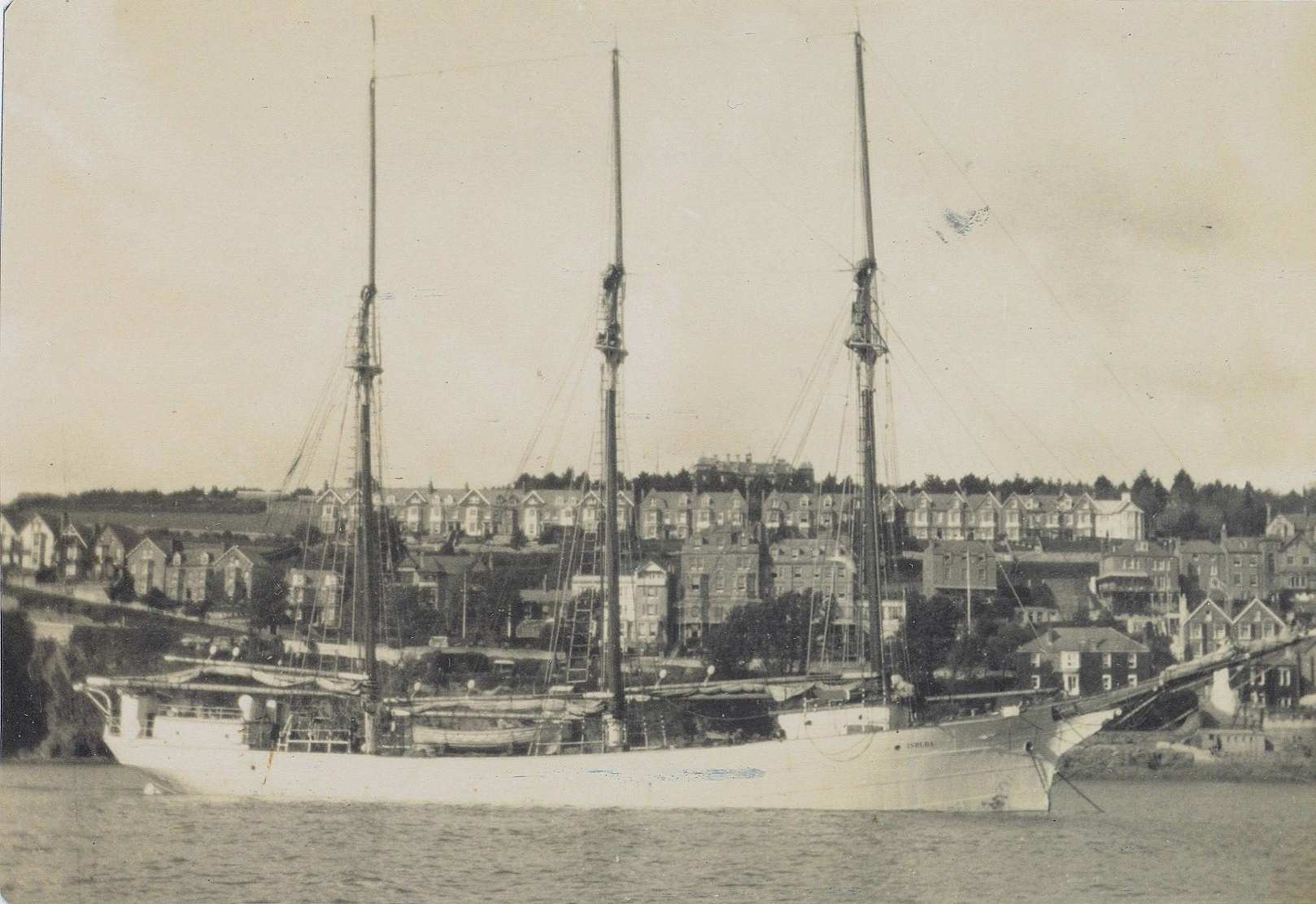 S/V Isolda till ankars i engelsk hamn